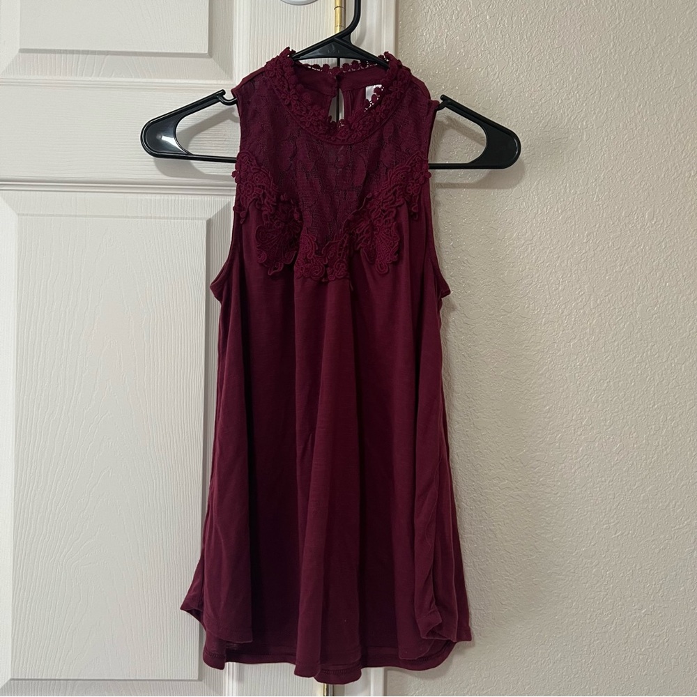 Women’s No Boundaries sleeveless lace blouse-medium